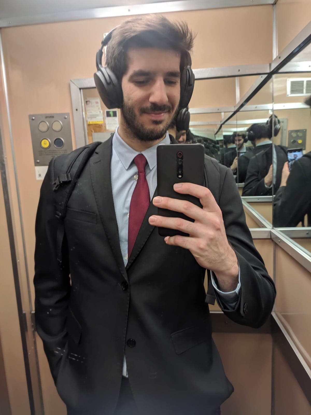 Carlos de camino al trabajo en la firma de auditoría